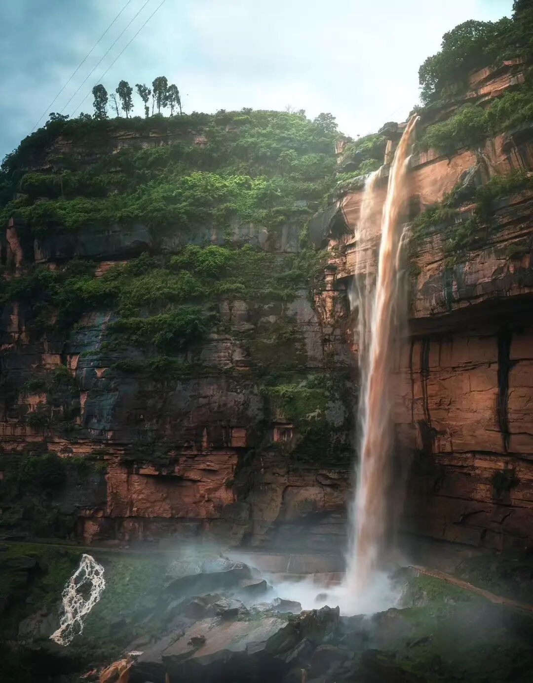 最适合一个人发呆的小城，比贵州凉快，比大理更慢，夏天才20℃，6元嗦凉粉！