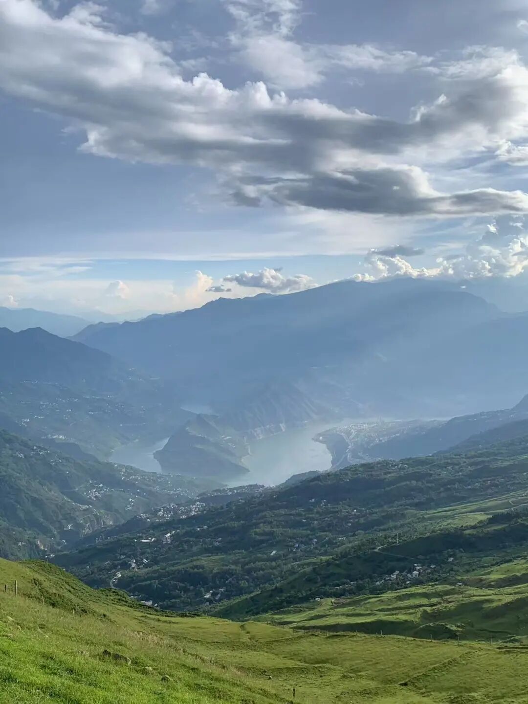 最适合一个人发呆的小城，比贵州凉快，比大理更慢，夏天才20℃，6元嗦凉粉！