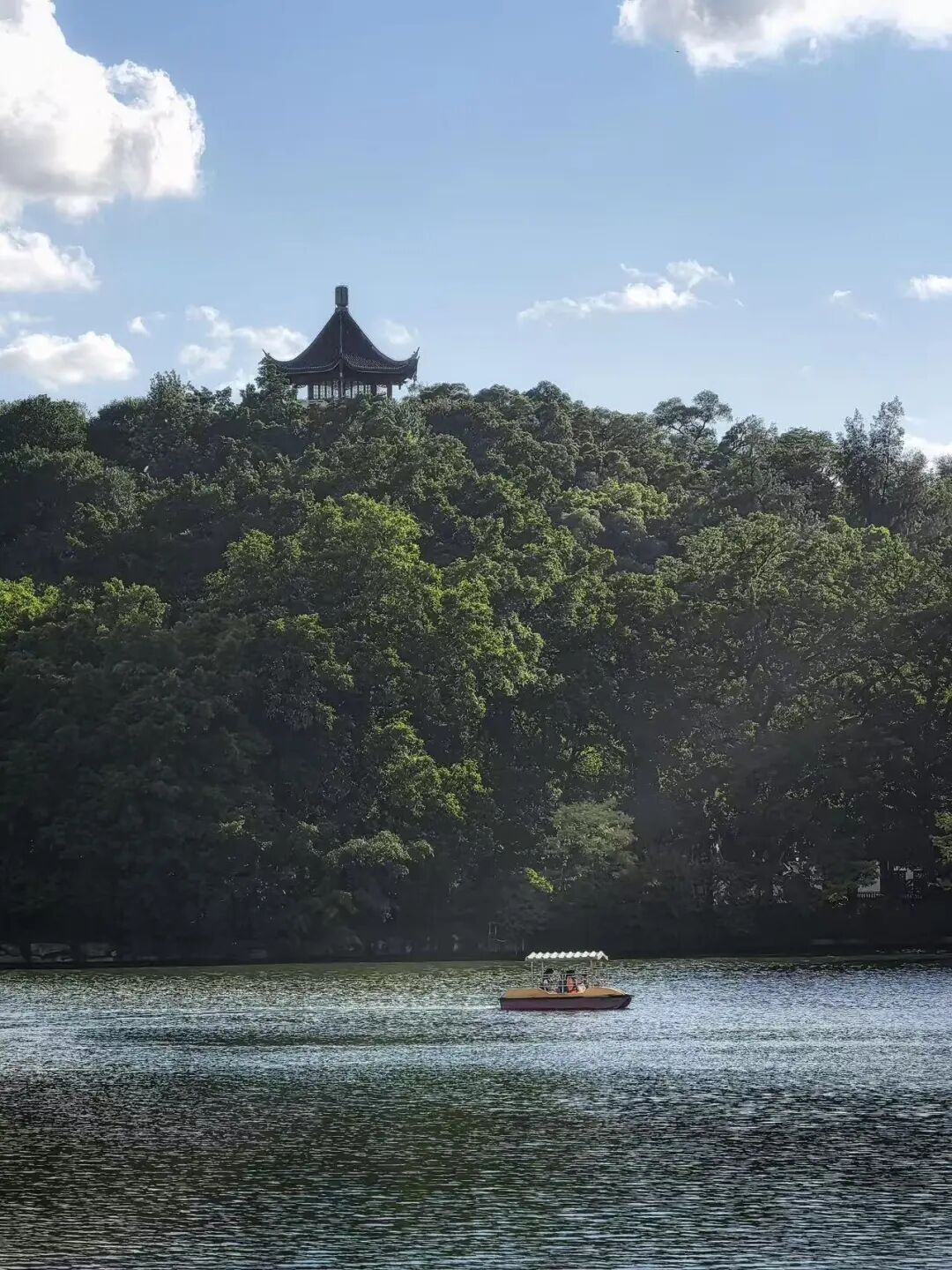 出门就有满街小吃，人均¥30尝遍山海味，这座惬意老城，陈晓卿连吃2天都不够