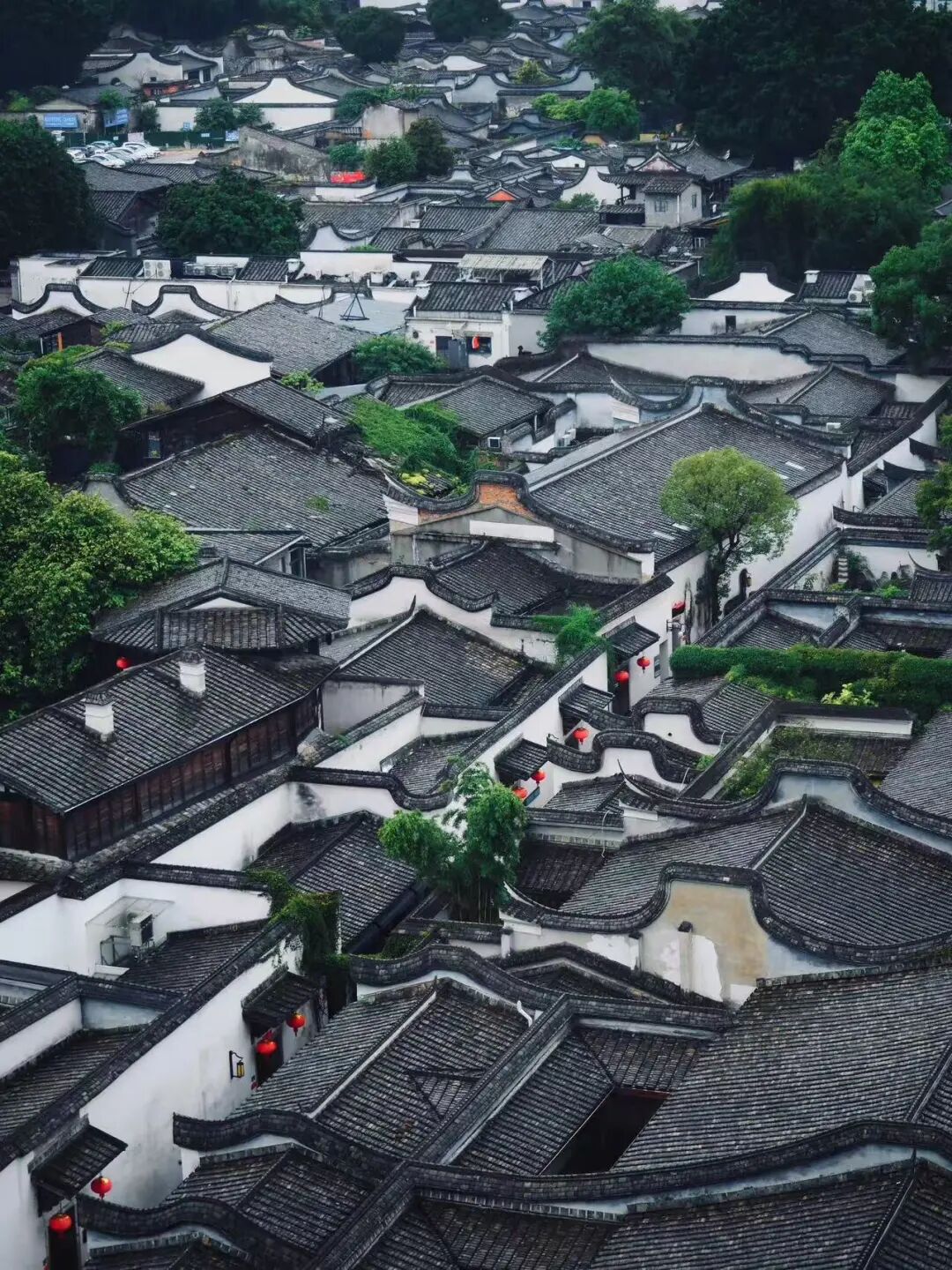 出门就有满街小吃，人均¥30尝遍山海味，这座惬意老城，陈晓卿连吃2天都不够