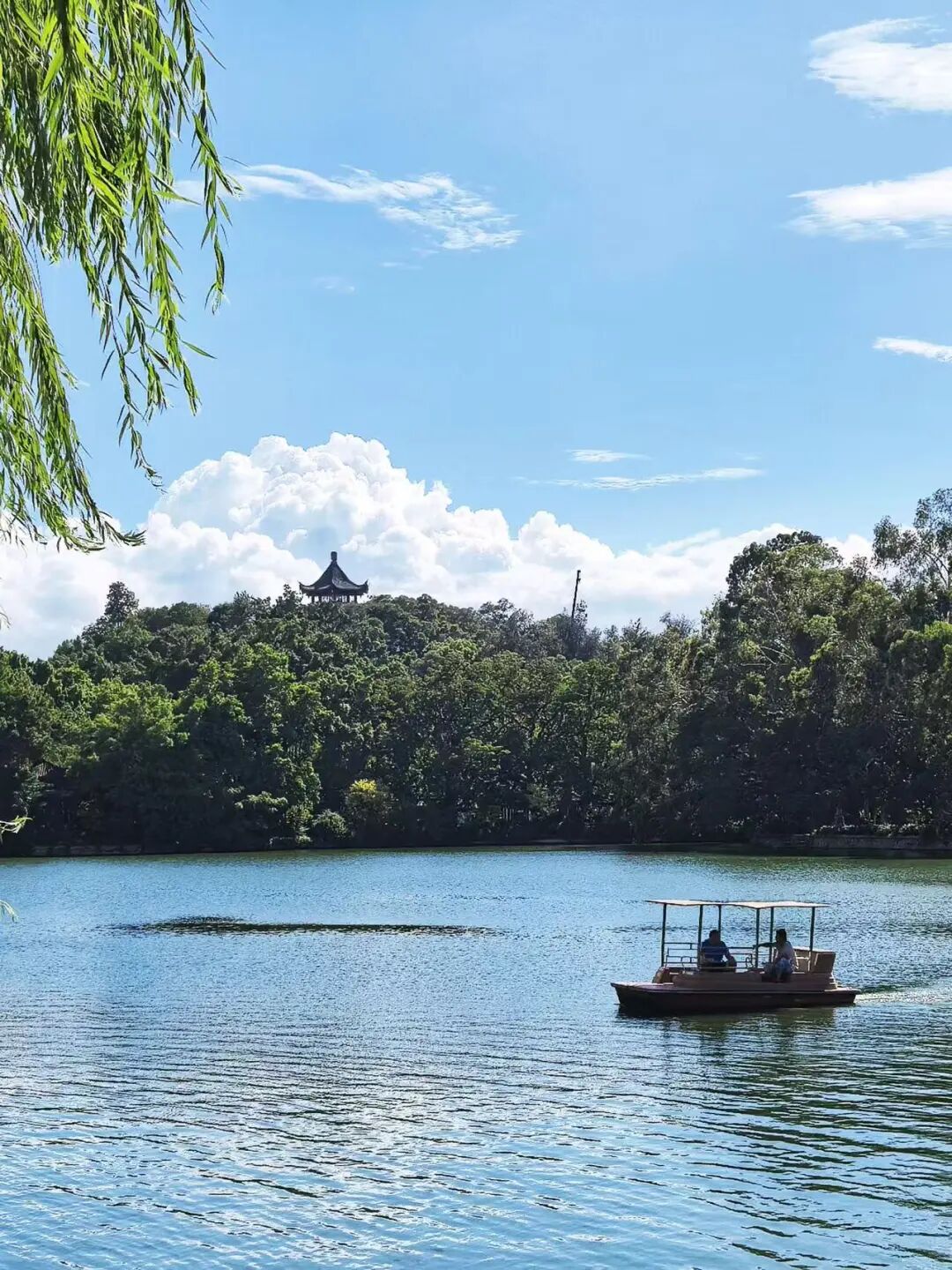 出门就有满街小吃，人均¥30尝遍山海味，这座惬意老城，陈晓卿连吃2天都不够