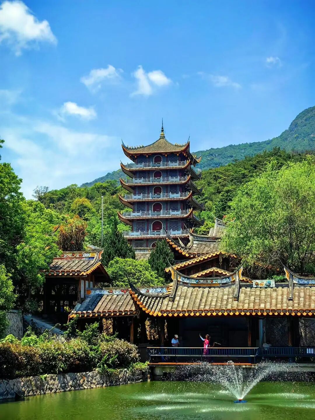 出门就有满街小吃，人均¥30尝遍山海味，这座惬意老城，陈晓卿连吃2天都不够