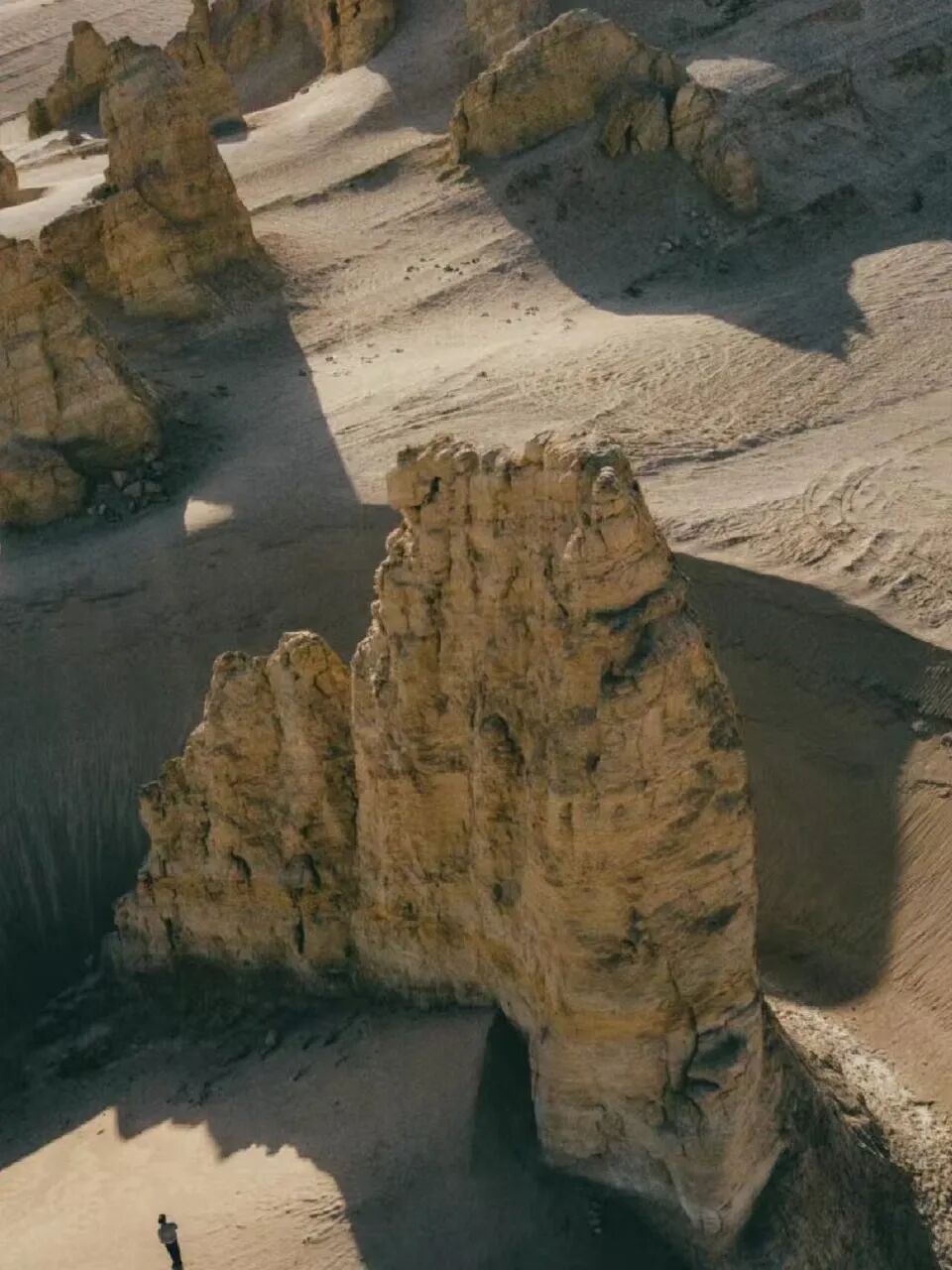 这才是真正的小众地！避开人潮，去看会让地理老师尖叫的盐湖、雅丹和外星地貌！