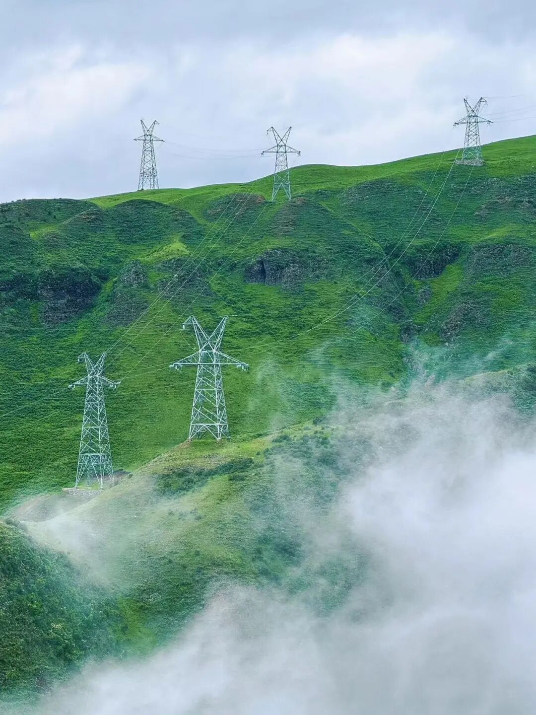夏天仅19℃！比贵阳还好吃，中国唯一的凉都，人均30元炫火锅，碳水遍地！