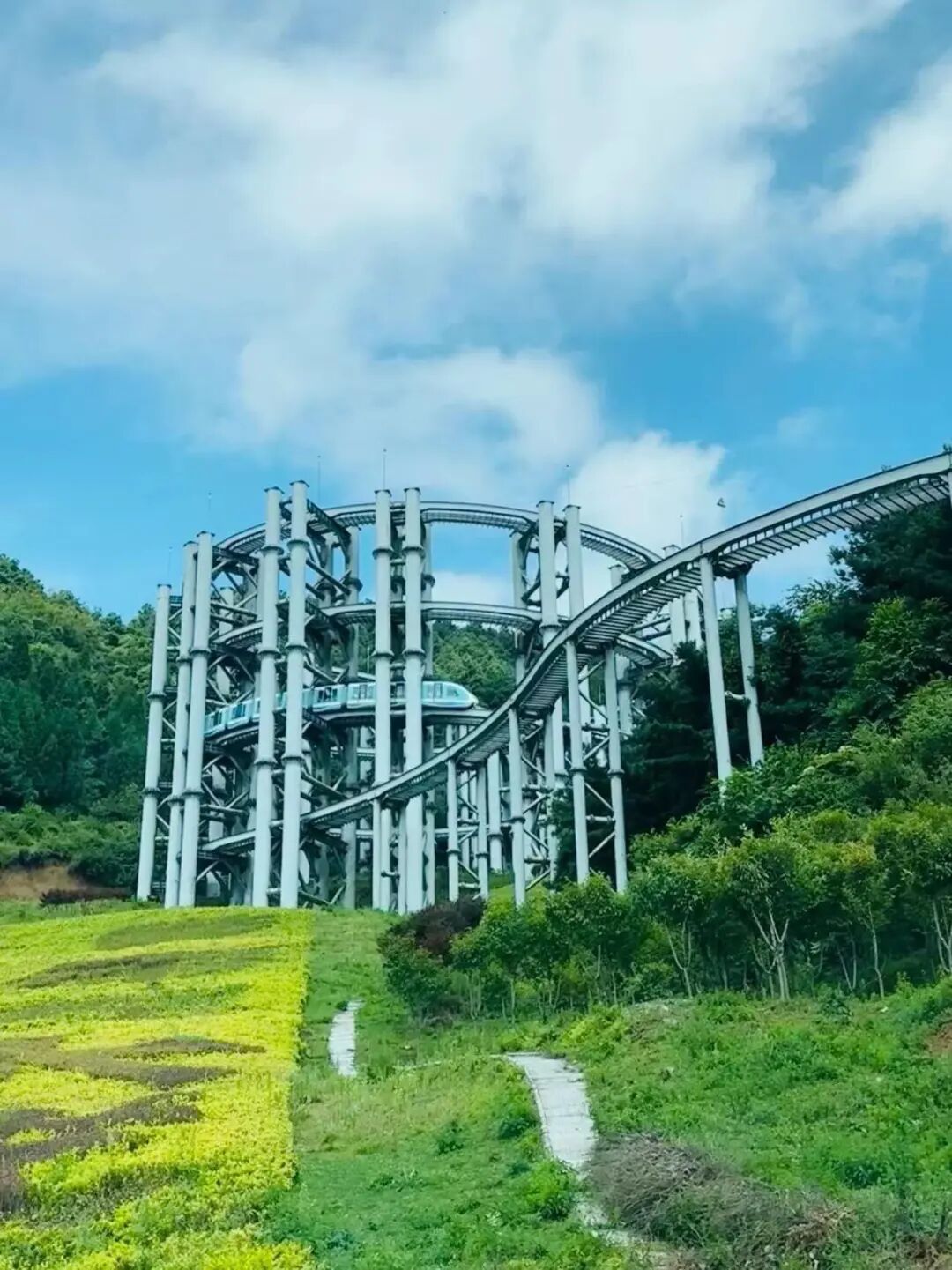 夏天仅19℃！比贵阳还好吃，中国唯一的凉都，人均30元炫火锅，碳水遍地！