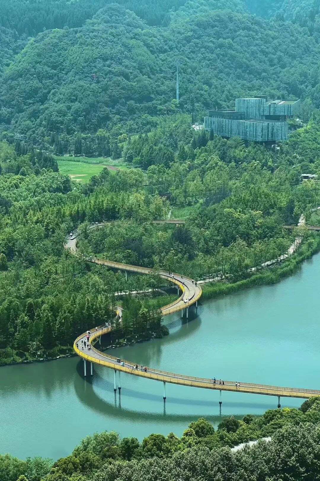 夏天仅19℃！比贵阳还好吃，中国唯一的凉都，人均30元炫火锅，碳水遍地！