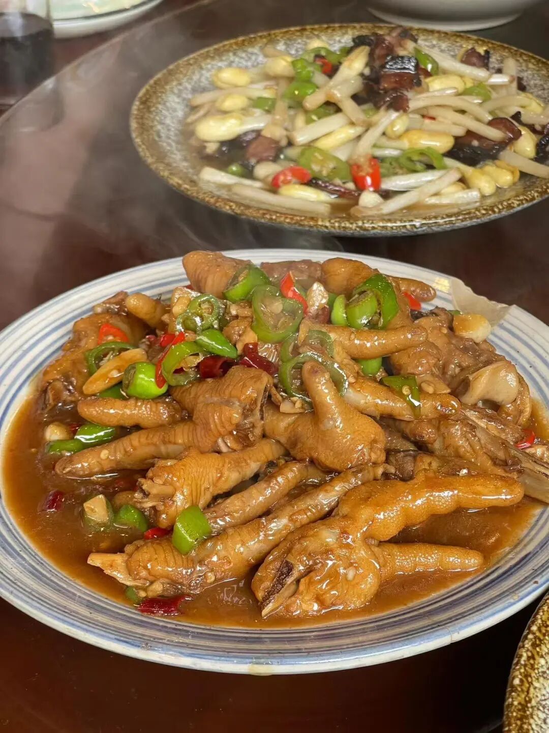 比乐山佛系，秒去班味，40mins直达爆冷清凉城，遍地糯叽叽，饭张力200%