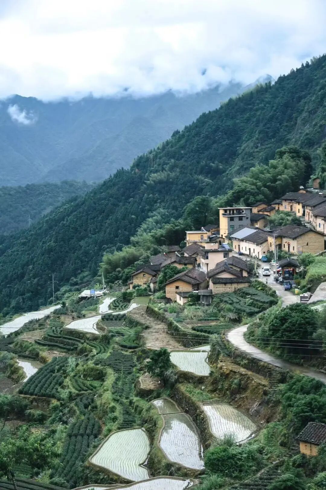 比乐山佛系，秒去班味，40mins直达爆冷清凉城，遍地糯叽叽，饭张力200%