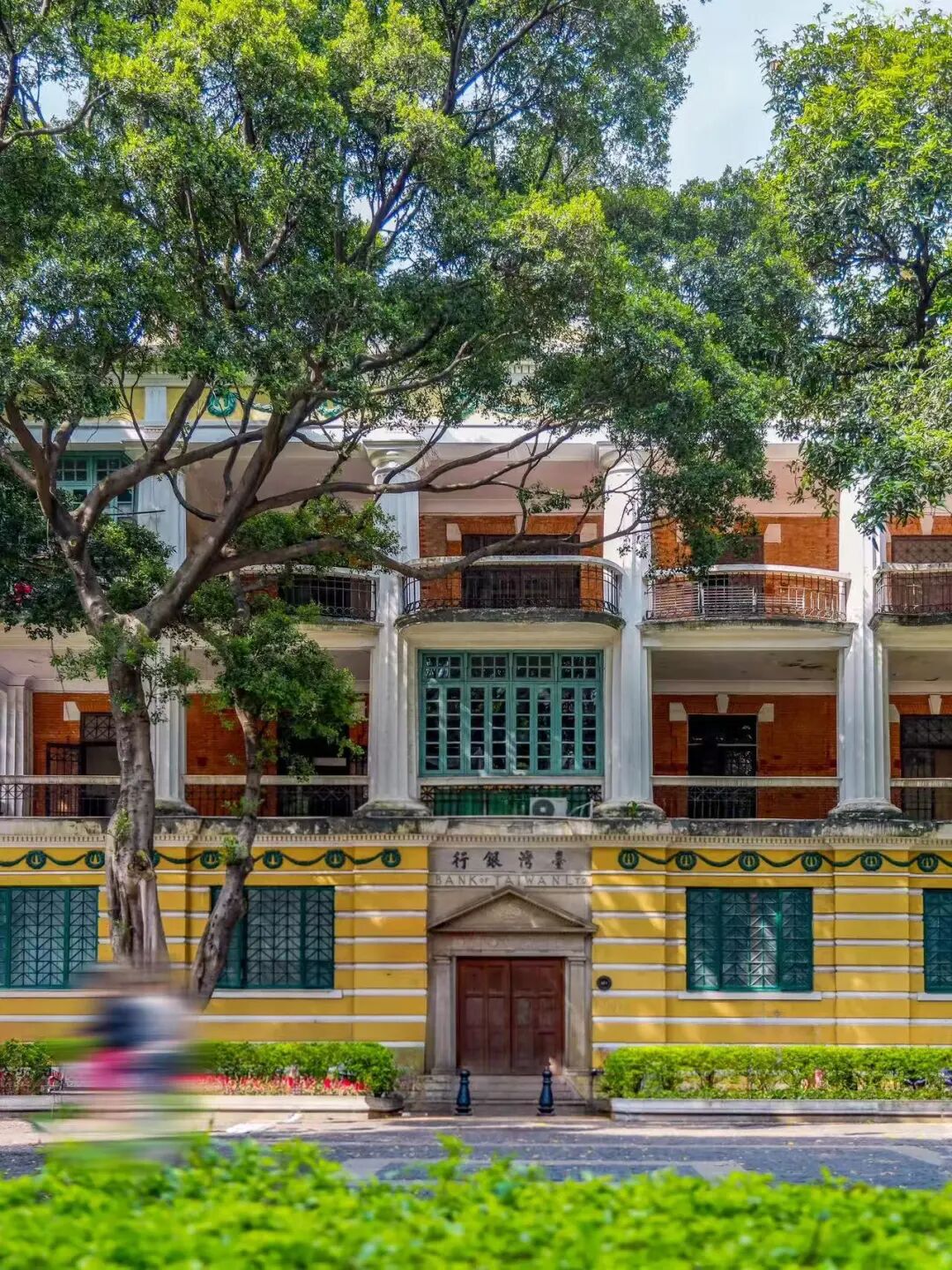 比上海松弛，比北京好吃！0元也能逛遍全城，这座“接地气”第一城，才是打工人出行最佳！