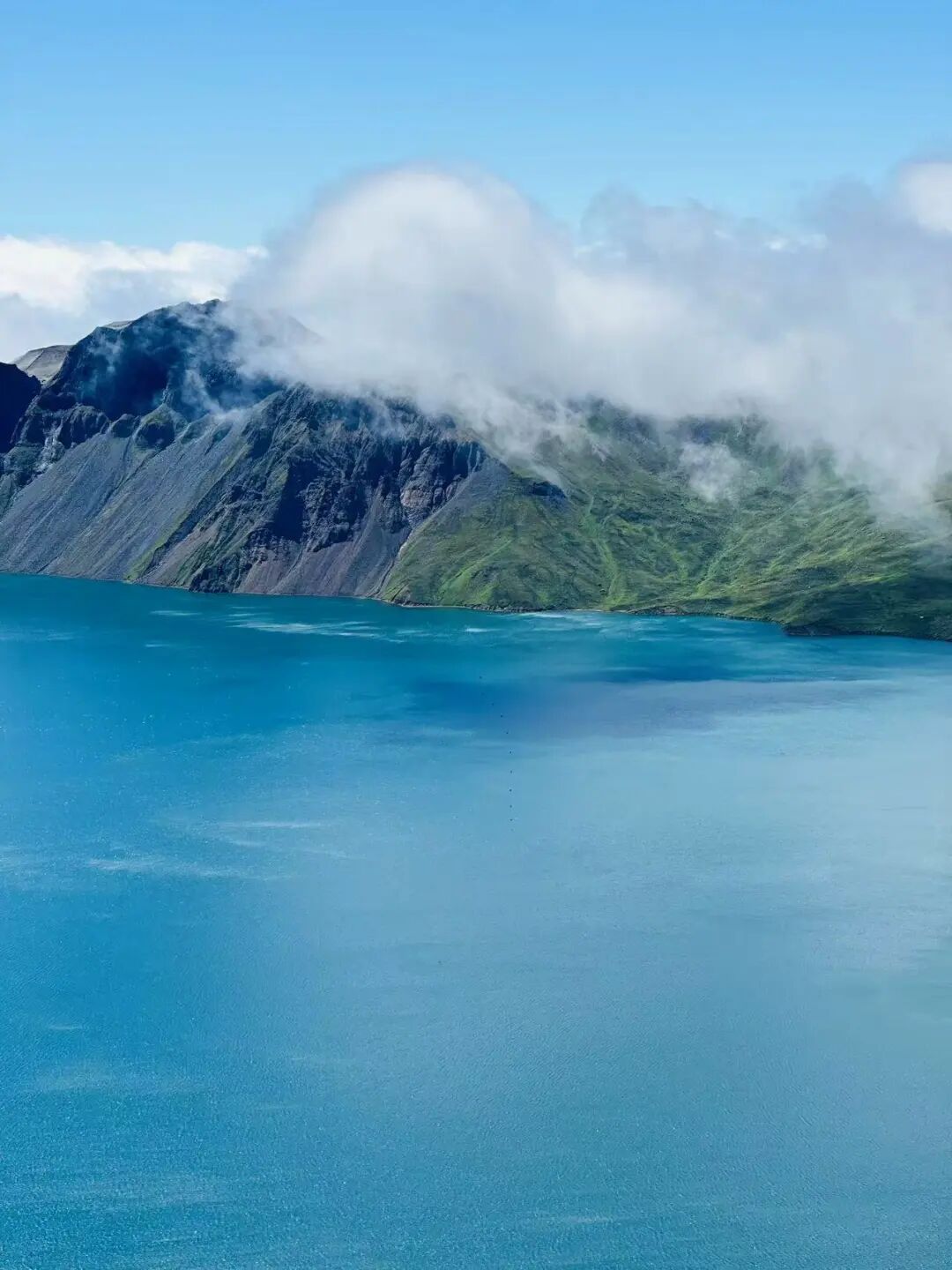 逃离40℃高温，进入22℃，被严重忽视的「清凉秘境」！火山河湖，森林飞瀑，还有一天6顿吃不够的美食！