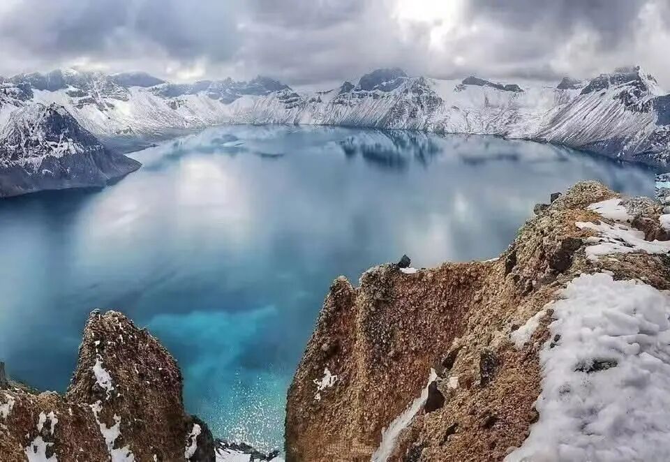 逃离40℃高温，进入22℃，被严重忽视的「清凉秘境」！火山河湖，森林飞瀑，还有一天6顿吃不够的美食！