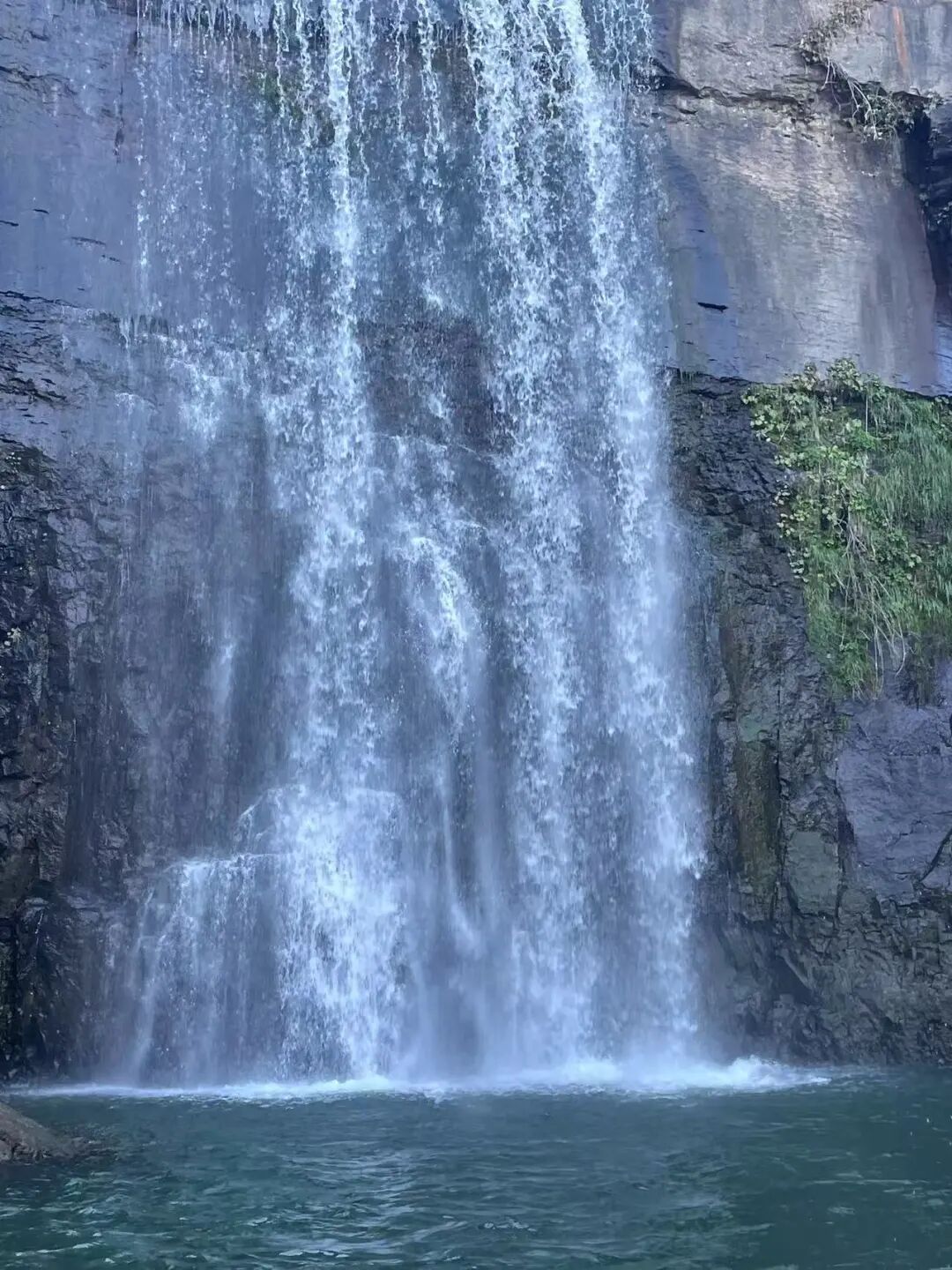 中国版新西兰，夏天最热仅25℃，最美边陲小城，烧烤全国第一，海鲜比青岛还带劲！