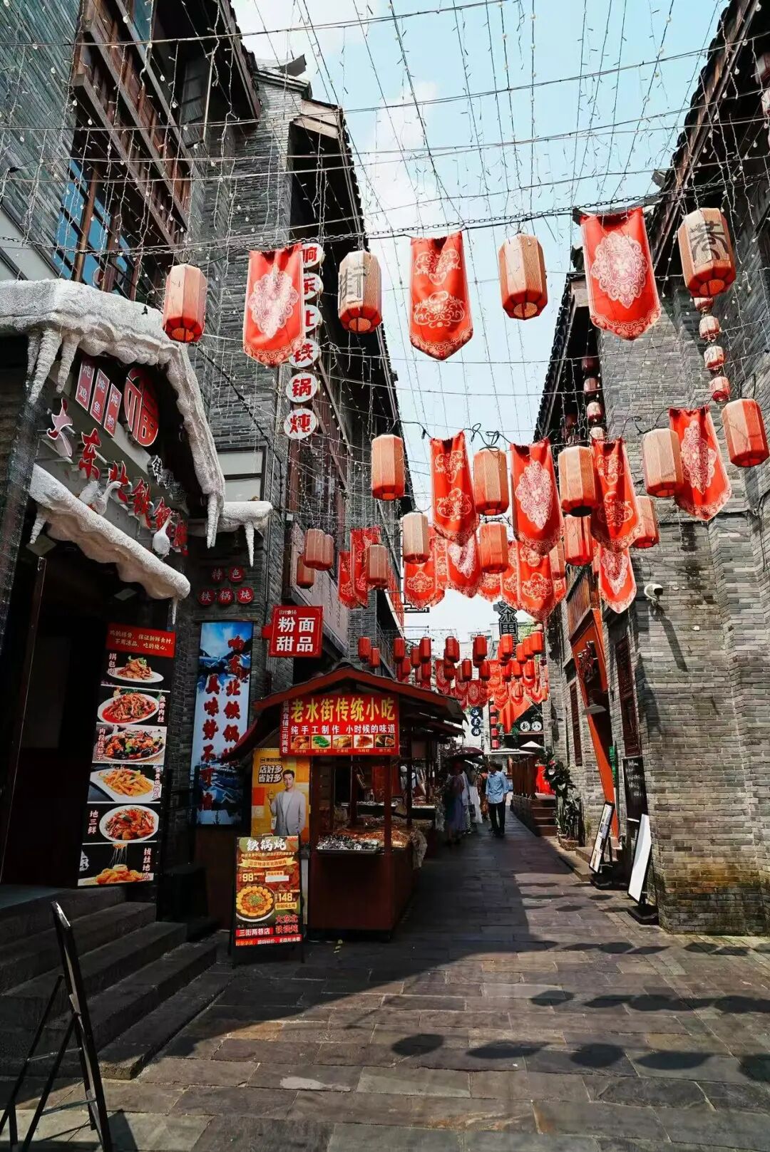 10元实现水果自由，嗦粉自由，这座颜值超高的神仙老城，夏天最低24度！来这里游玩太爽了