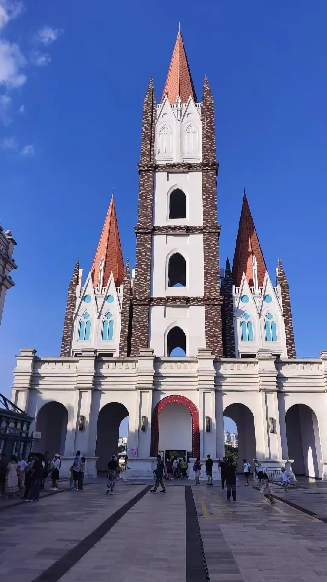 10元实现水果自由，嗦粉自由，这座颜值超高的神仙老城，夏天最低24度！来这里游玩太爽了