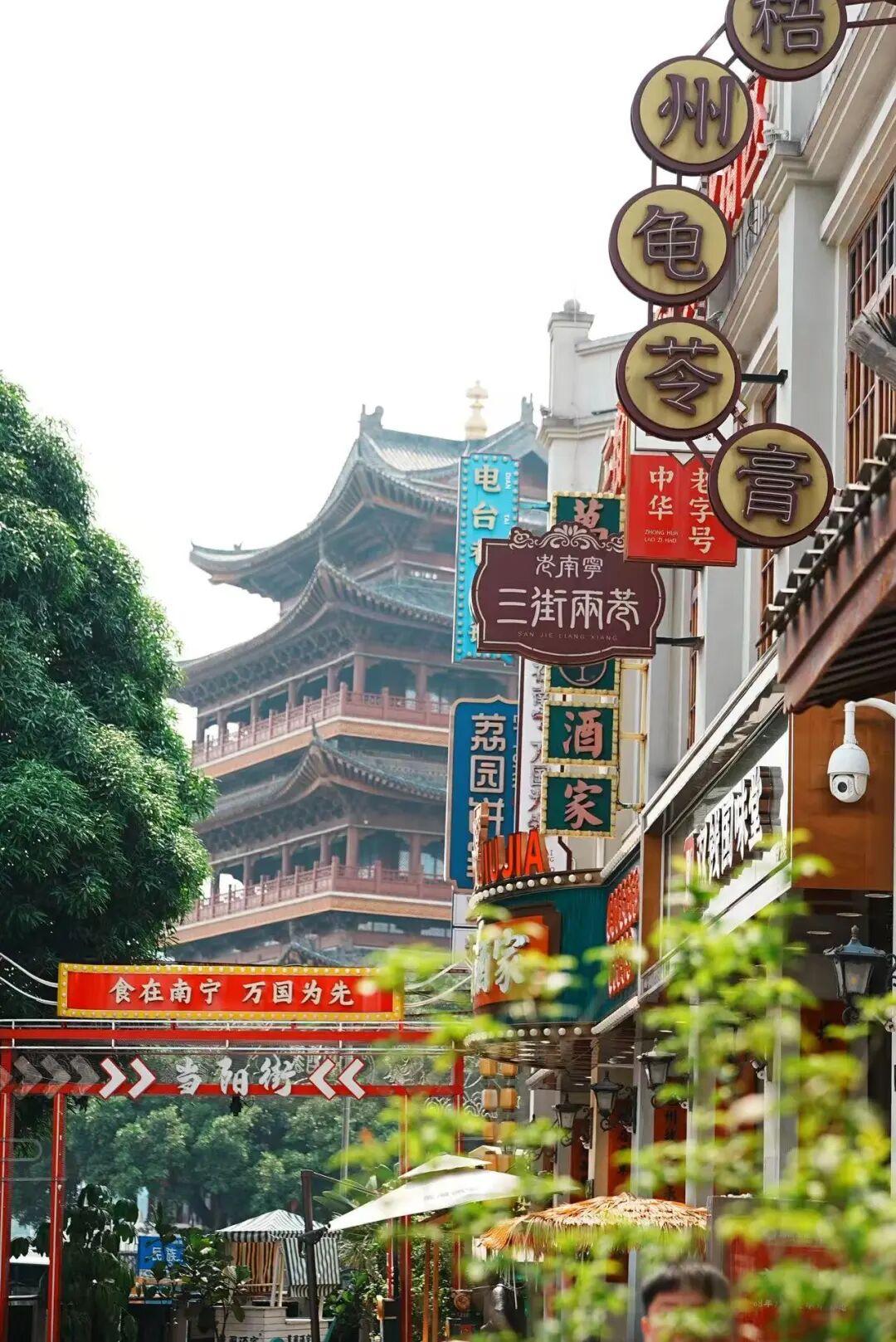 10元实现水果自由，嗦粉自由，这座颜值超高的神仙老城，夏天最低24度！来这里游玩太爽了