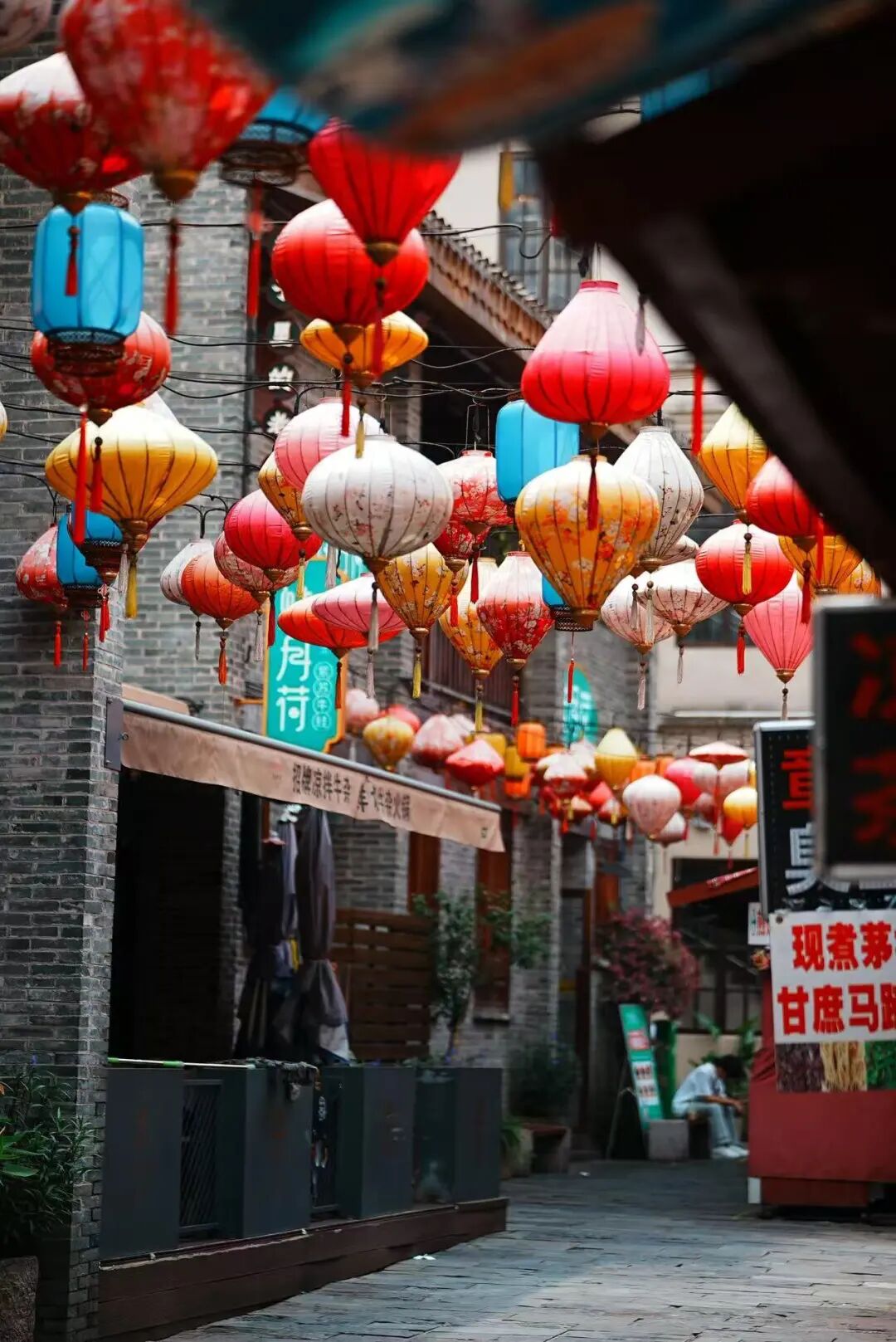 10元实现水果自由，嗦粉自由，这座颜值超高的神仙老城，夏天最低24度！来这里游玩太爽了