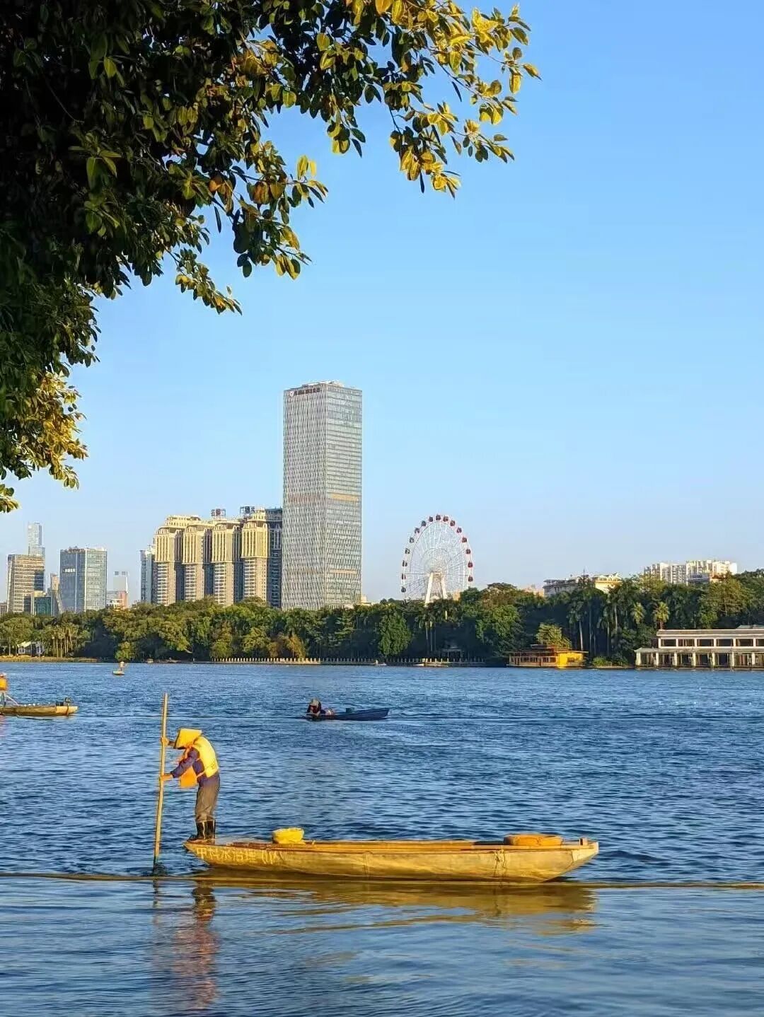 10元实现水果自由，嗦粉自由，这座颜值超高的神仙老城，夏天最低24度！来这里游玩太爽了