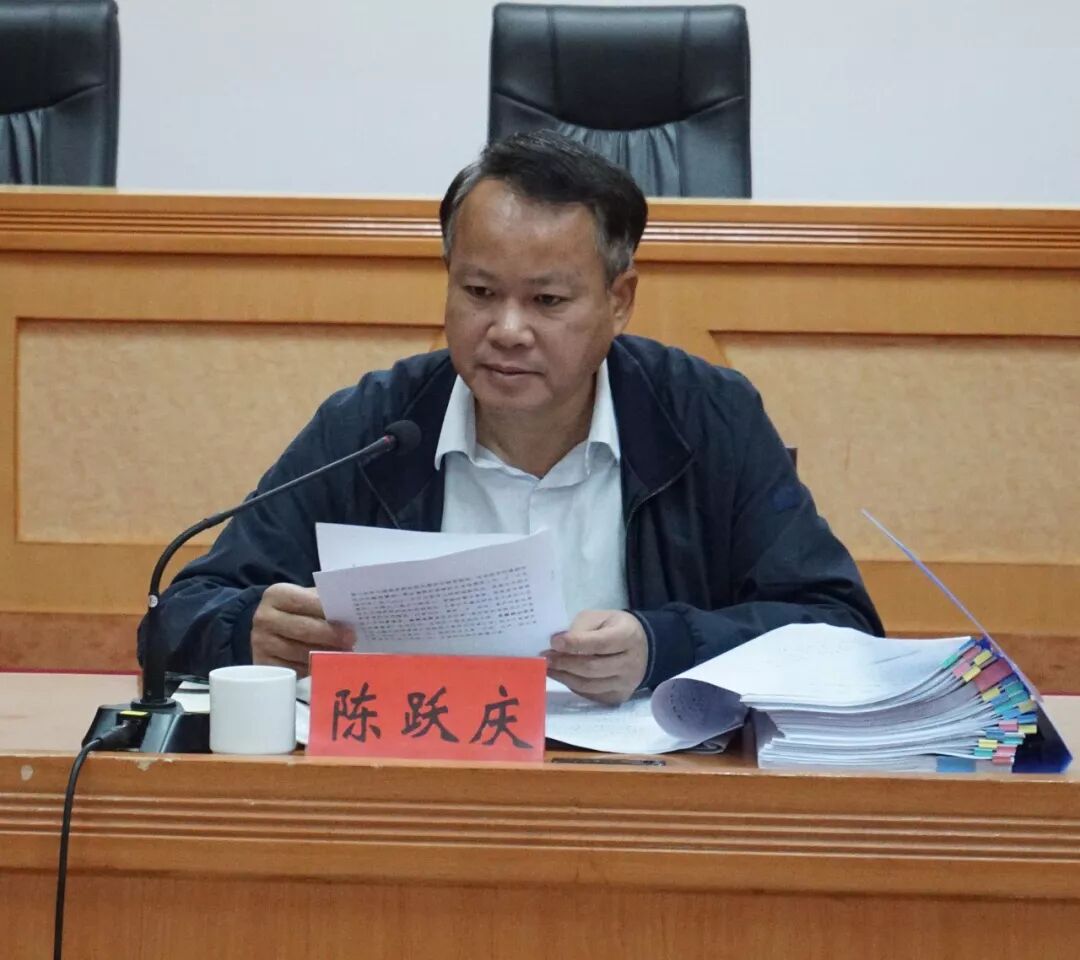 陈跃庆强调,当前正值防火的高危险期,又恰逢冬至上山扫冬墓重要防火