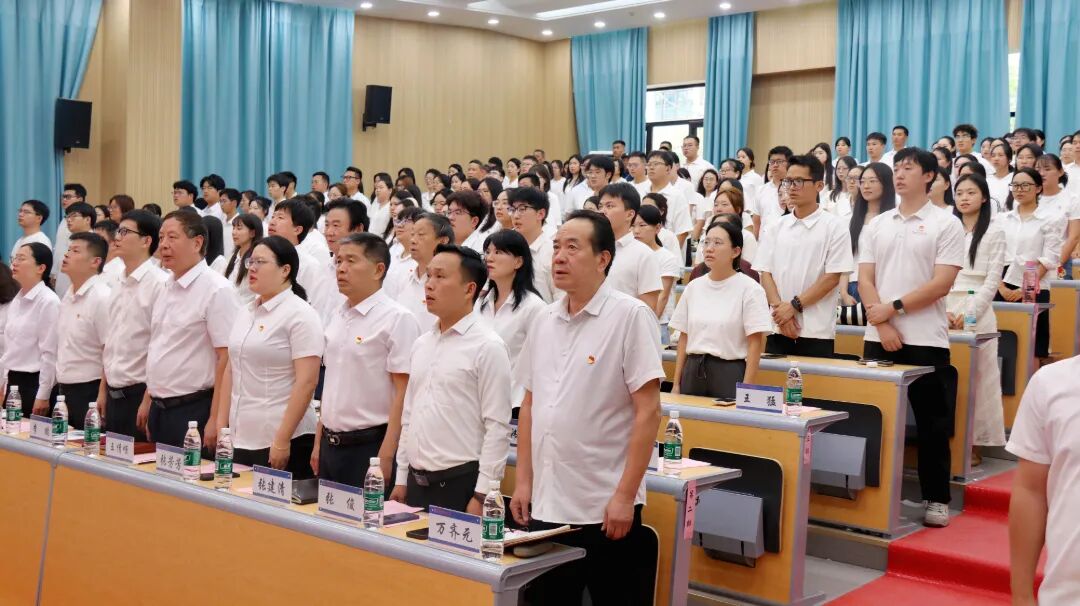 奏唱国歌.jpg