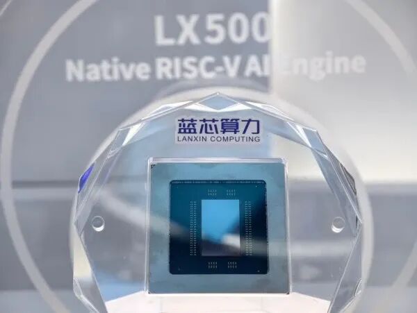 一颗CPU和一台42U机柜，蓝芯算力在湾芯展展示RISC V加AI路线_服务器_什么值得买
