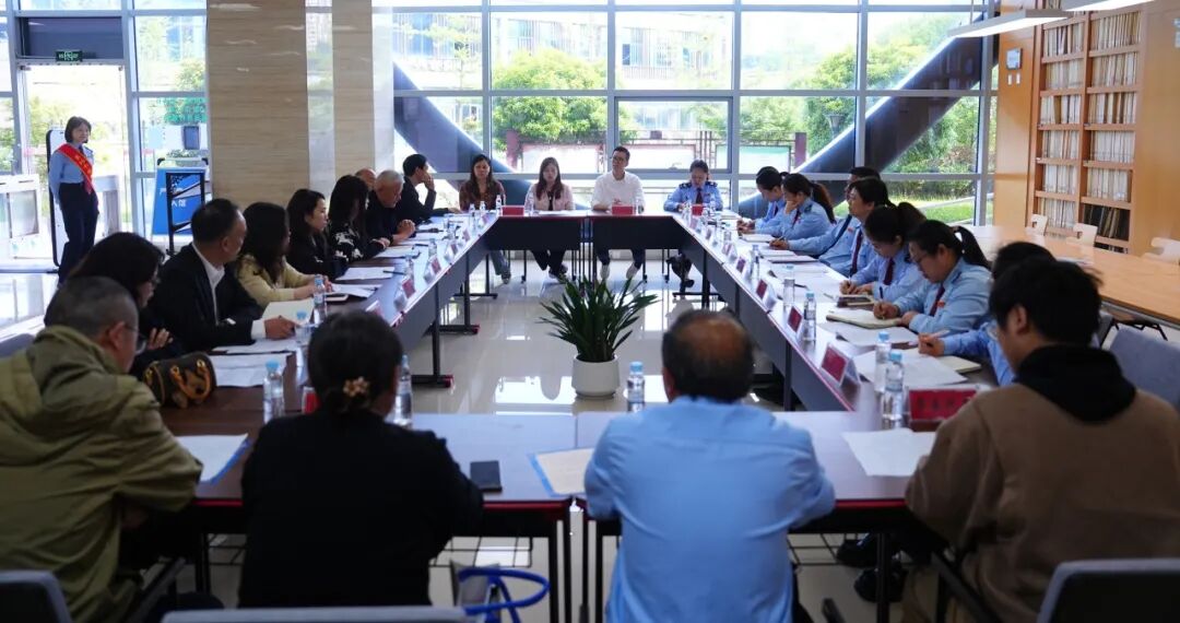 企业税收座谈会简报_税务局召开税企座谈会_