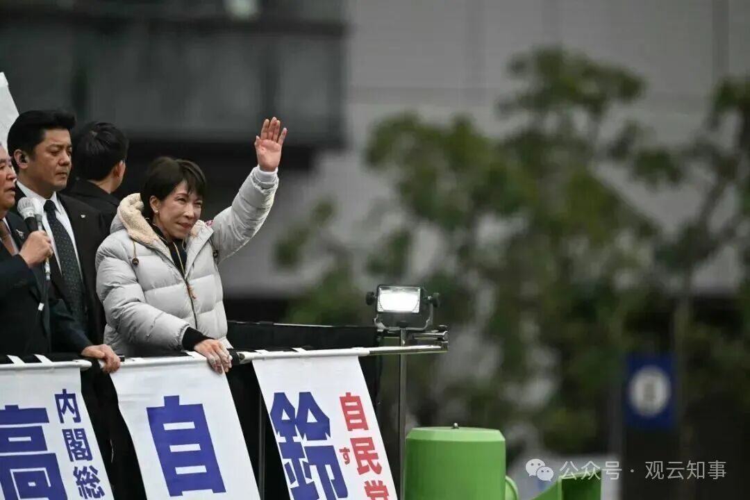 2月7日，高市早苗在东京街头发表竞选演讲，将焦点放在经济和安全两大课题上。（来源：法新社）