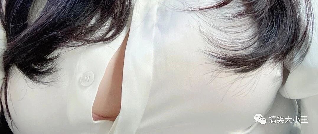 搞笑图片：男朋友做了一条横幅来纪念爱情哈哈哈！