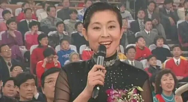 倪萍( Ni Ping )1999年主持春晚照片生活照-万佳直播吧