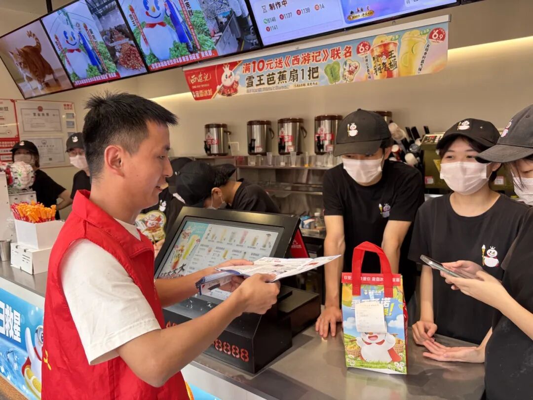 潭城街道：禁毒宣传进商场，筑牢防毒安全线