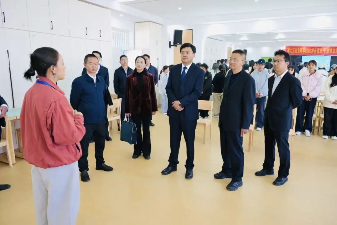 技绽迪庆 能赢未来——迪庆州第四届职业技能大赛暨产业工人技能竞赛在我校盛大开幕！(图5)