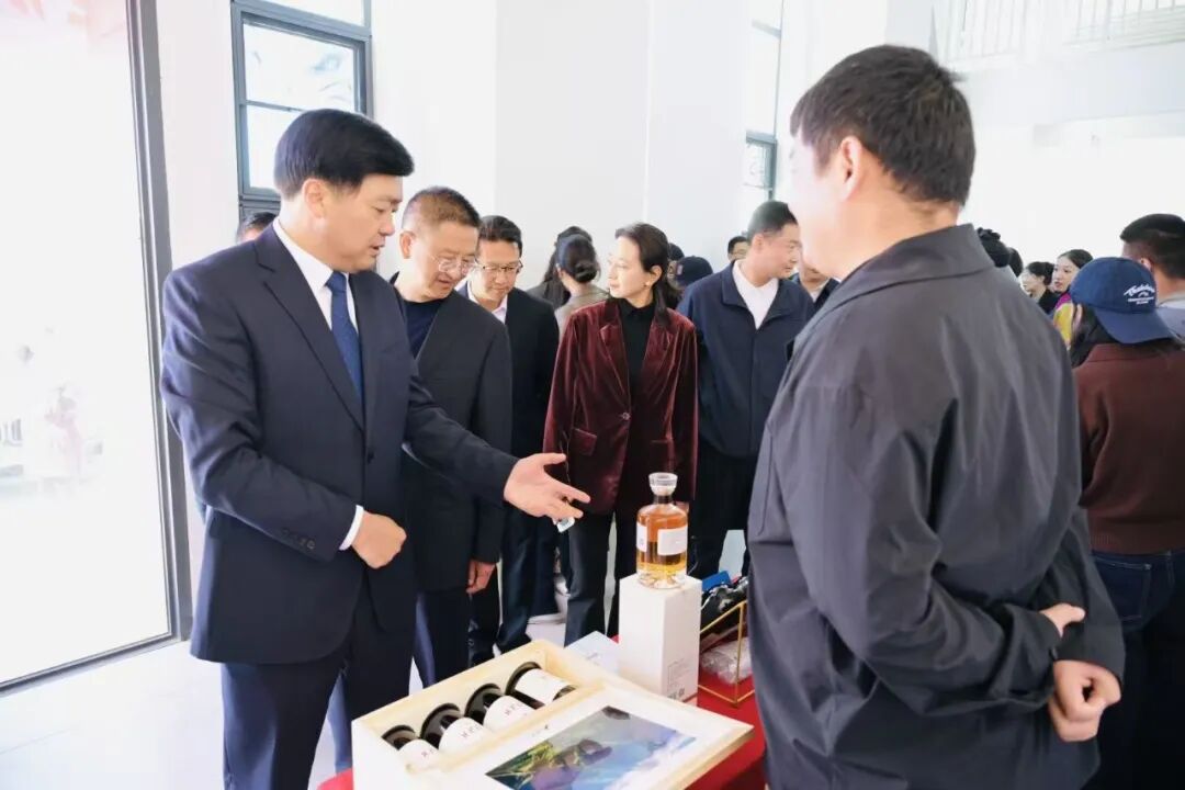 技绽迪庆 能赢未来——迪庆州第四届职业技能大赛暨产业工人技能竞赛在我校盛大开幕！(图4)