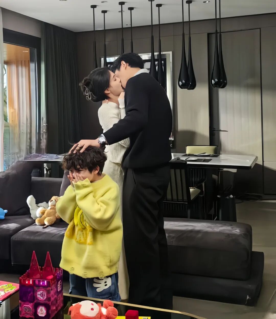 ئۈزۈلمەس رىشتە..