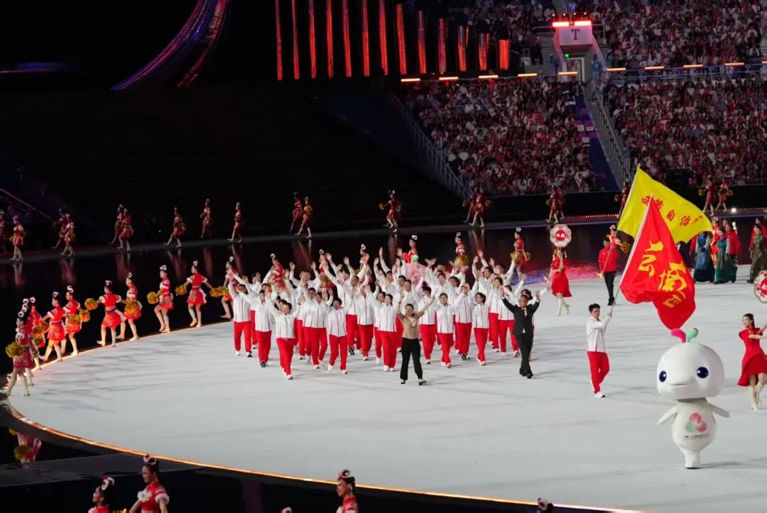 17.第十五届全国运动会开幕式云南体育代表团亮相。陈思蒙 摄.jpg