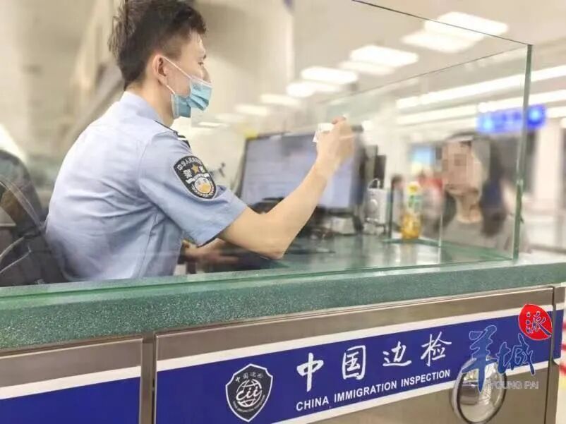 离谱！两女子互换证件欲入境，只为测试长得像不像……