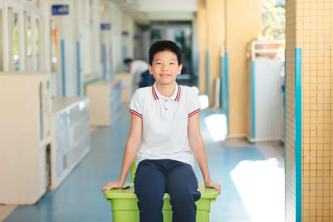 小学六年级毕业时的冯夏崚