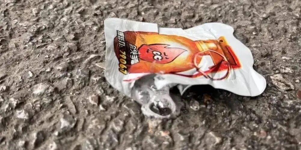 医疗器械店主要卖什么父母最担心的事！小学旁文具店竟卖这种小玩具！_https://www.jmylbn.com_新闻资讯_第4张