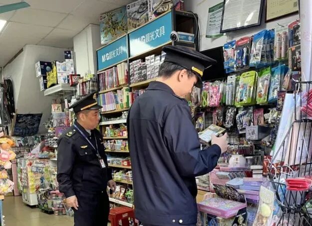 医疗器械店主要卖什么父母最担心的事！小学旁文具店竟卖这种小玩具！_https://www.jmylbn.com_新闻资讯_第6张