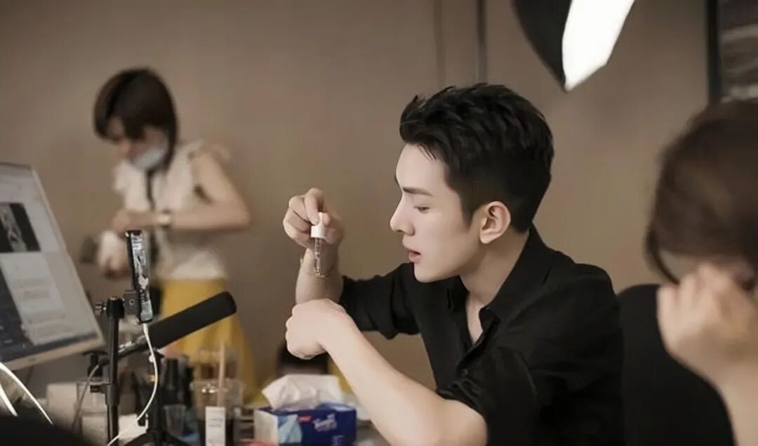 小杨哥、李佳琪和罗永浩只是棋子，背后的大佬才是真神！