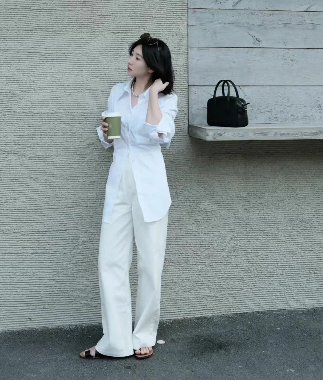 被上海女生惊艳了!普通白衬衫穿出时髦高级感,简单大方还气质