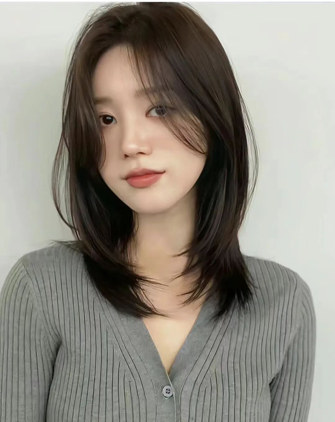 2024年"锁骨发"火了!你不剪一次,都不知道多洋气显年轻