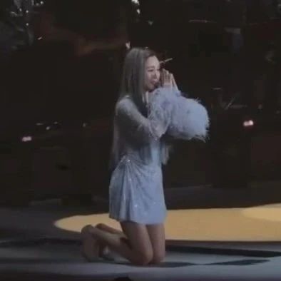 范玮琪哽咽说要有被讨厌的勇气,演唱会结束下跪感谢粉丝