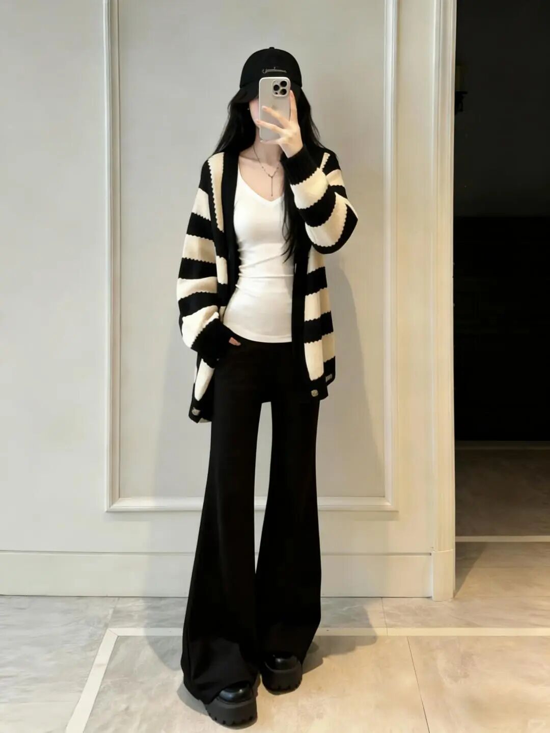 松弛感天花板！条纹开衫   喇叭裤把腿长焊在身上