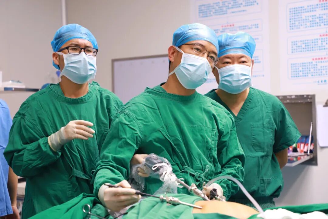 疝气补片怎么固定疝气“补丁” ｜ 腹腔镜下腹股沟疝修补术（TAPP）_https://www.jmylbn.com_新闻资讯_第2张