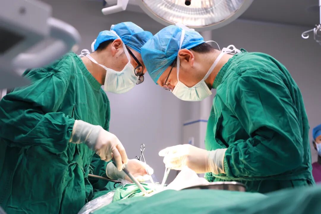 疝气补片怎么固定疝气“补丁” ｜ 腹腔镜下腹股沟疝修补术（TAPP）_https://www.jmylbn.com_新闻资讯_第1张