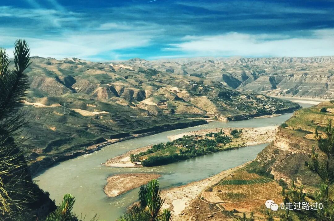 天下黄河九十九道湾，最美就在乾坤湾