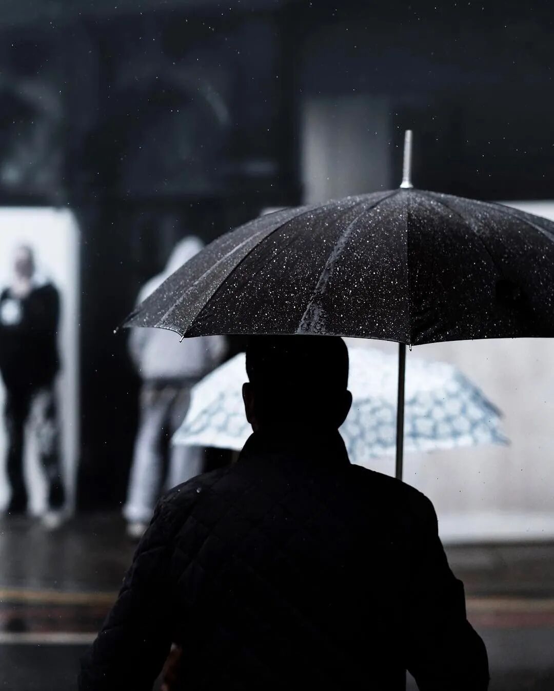 下雨天照片拍不好?学会这一招，让你拯救“废片”