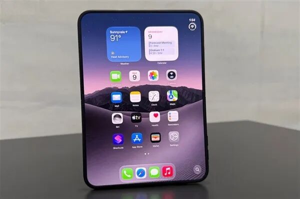 姗姗来迟iPhone Duo入选美国最佳发明 苹果CEO：对手早期廉价劣质 苹果慢但不跟风