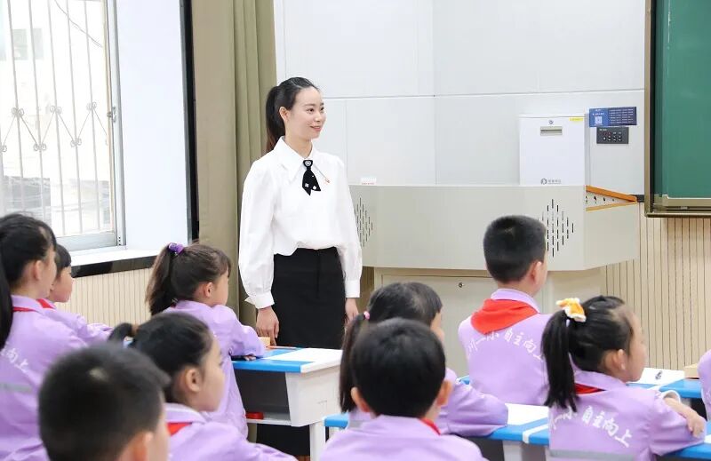 北京市石景山区金顶街第二小学,深圳小学三地同步开展