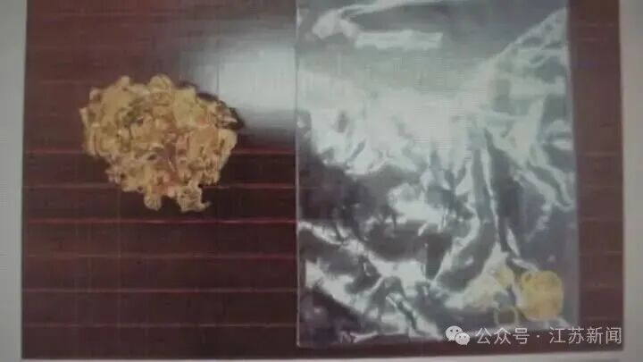 男子临时起意翻入一农户家中，搬走重达百斤保险箱，里面装有57万元现金和300多克黄金，法院：判刑十年六个月，并处罚金二十万元