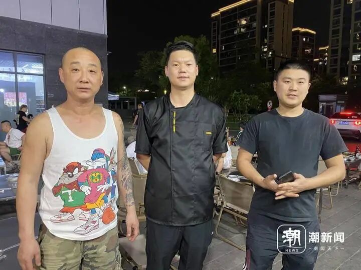 临平一小区凌晨起火,有人冲上8楼施救,楼下拉起救命床单